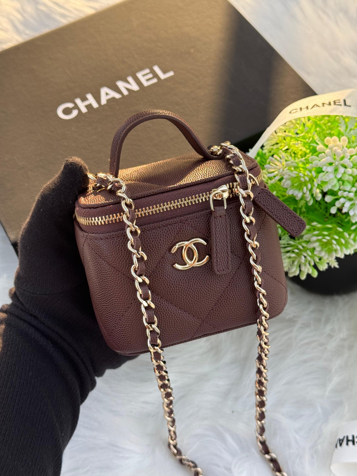 Chanel Small Vanity Case With Classic Chain Shiny | Master Brands