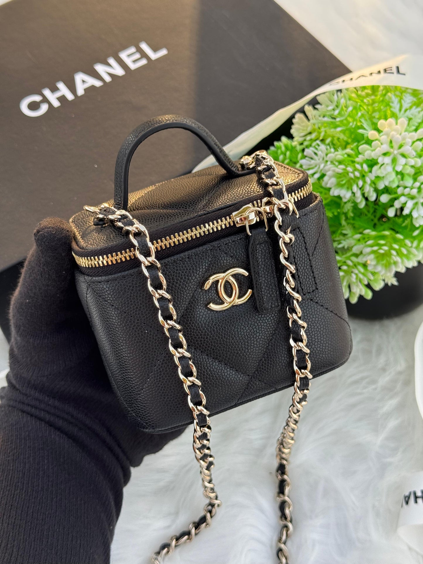 Chanel Small Vanity Case With Classic Chain Shiny | Master Brands