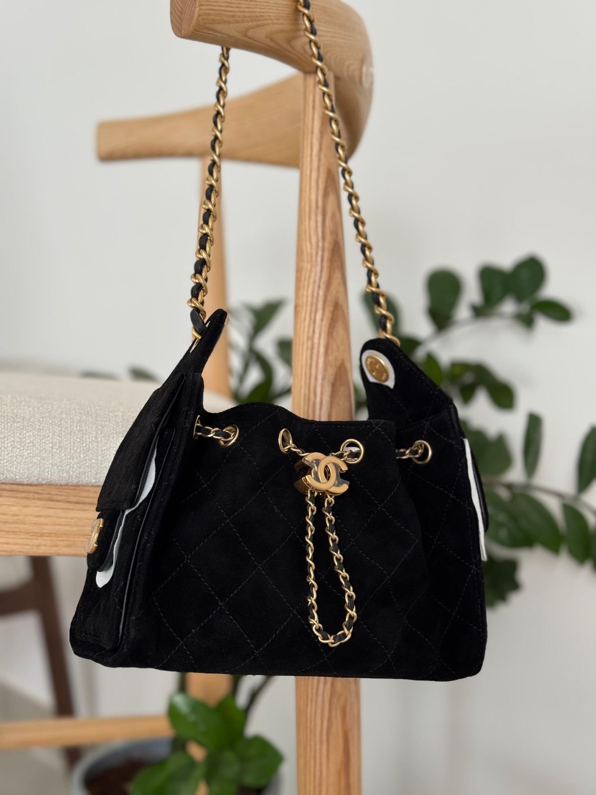 Chanel 25 small hobo bag in a grained calfskin leather