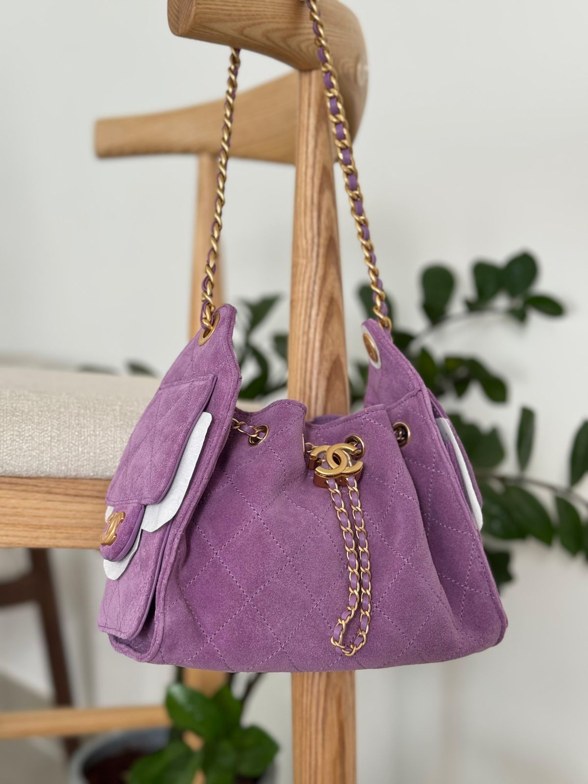 Chanel 25 small hobo bag in a grained calfskin leather