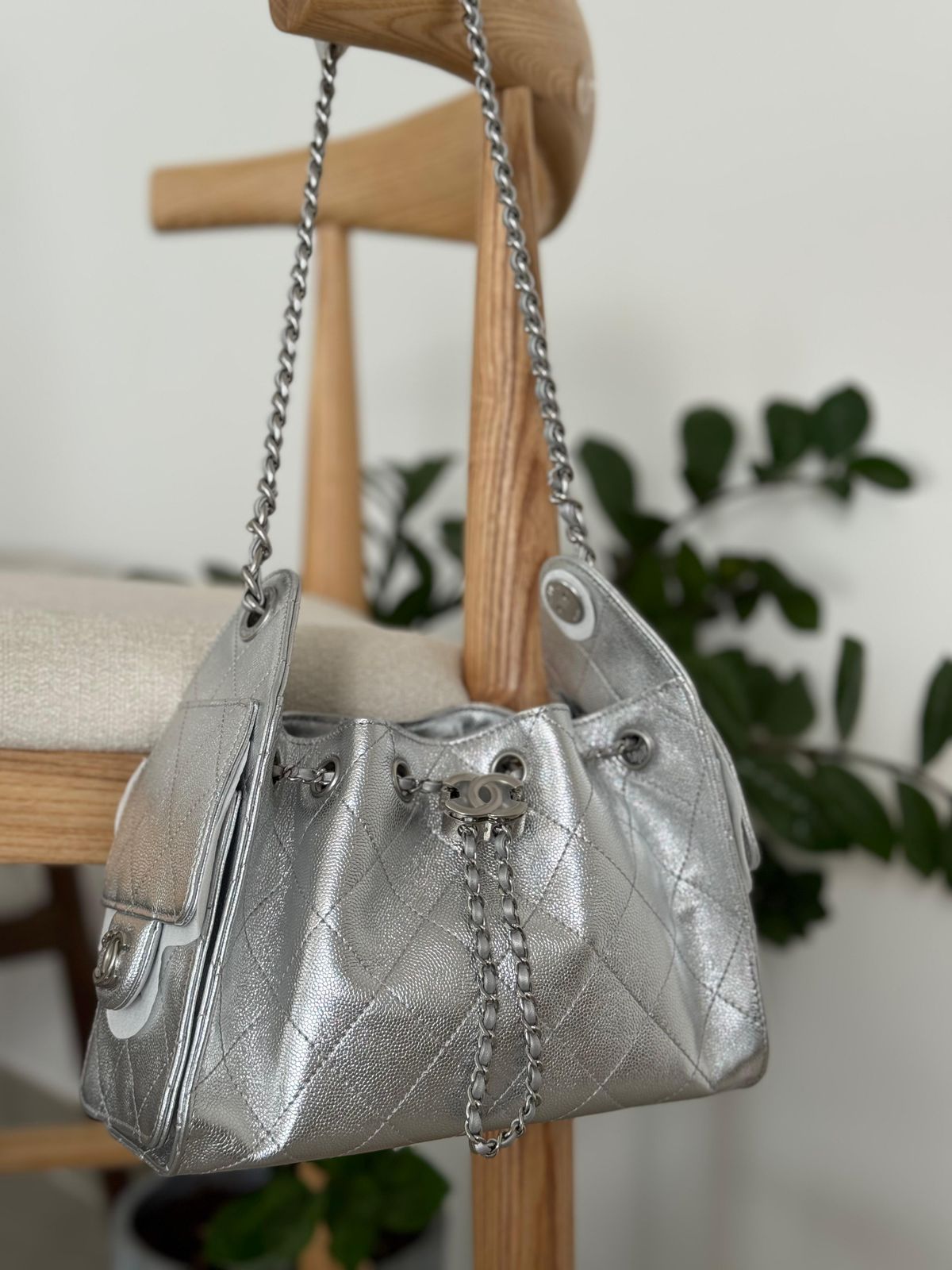 Chanel 25 small hobo bag in a grained calfskin leather