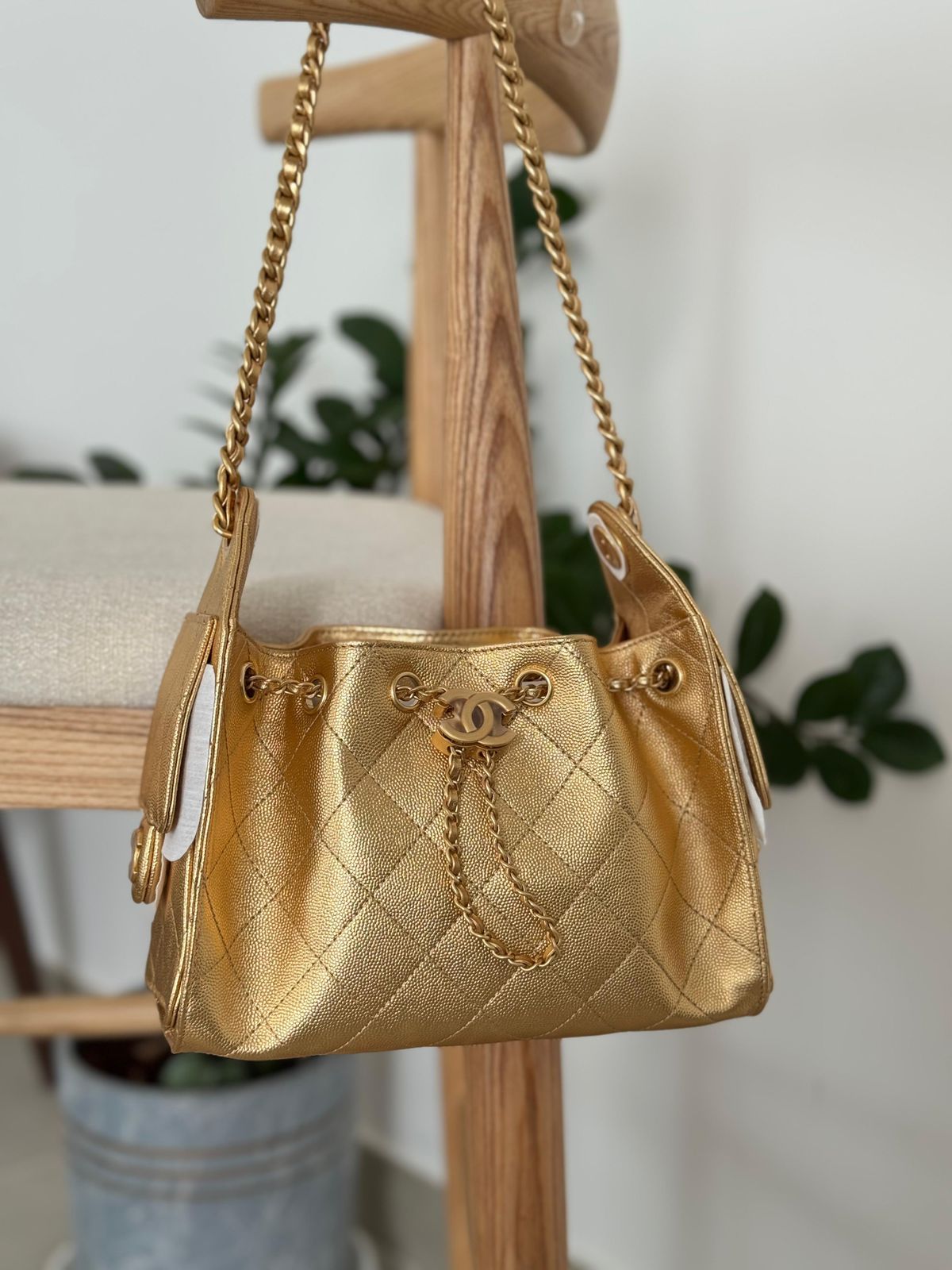 Chanel 25 small hobo bag in a grained calfskin leather