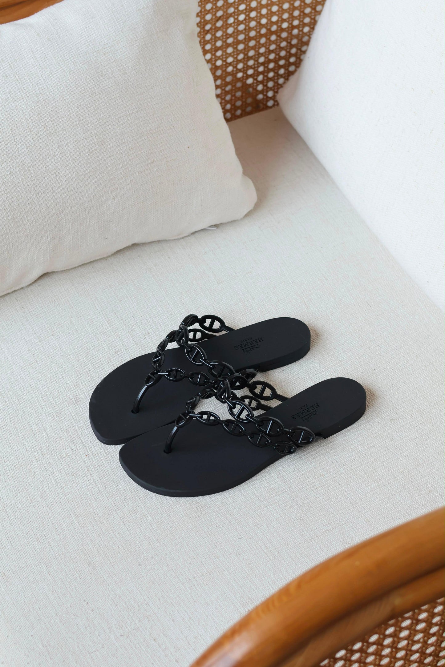 Hermes Island Sandals (Noir)|Master Brand
