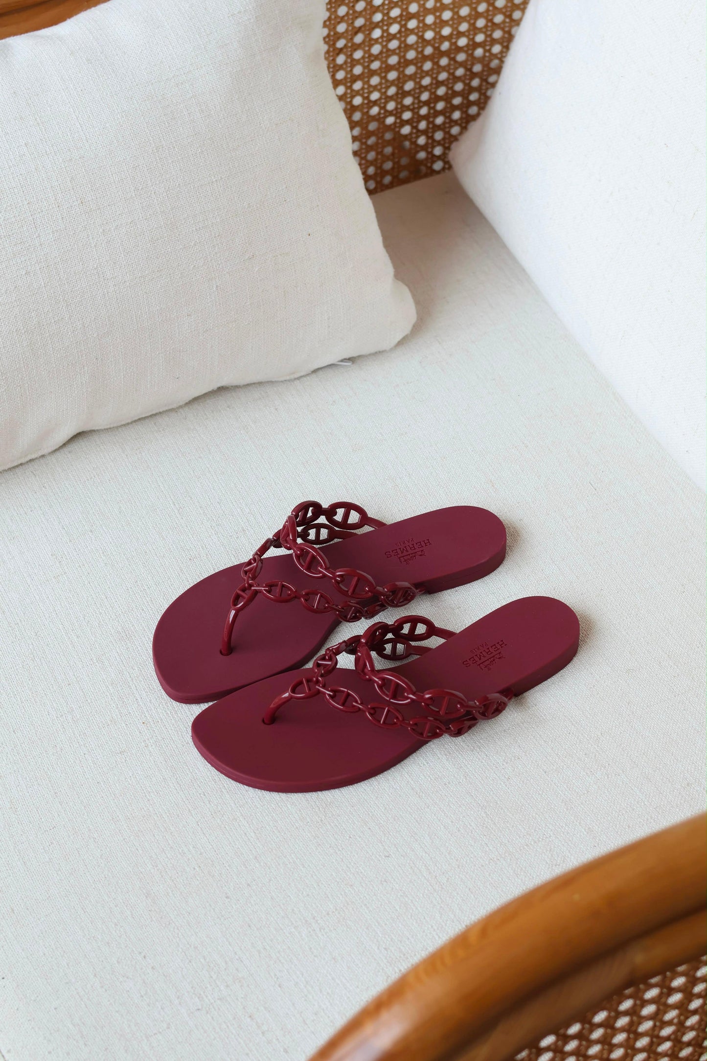 Hermes Island Sandals (Noir)|Master Brand