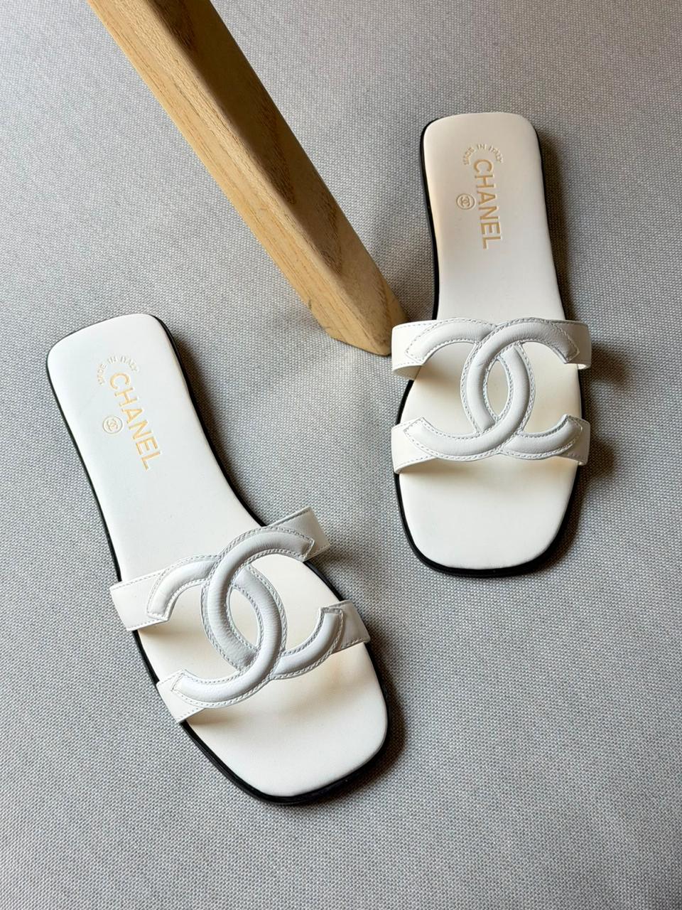 Mules Crackled sandals