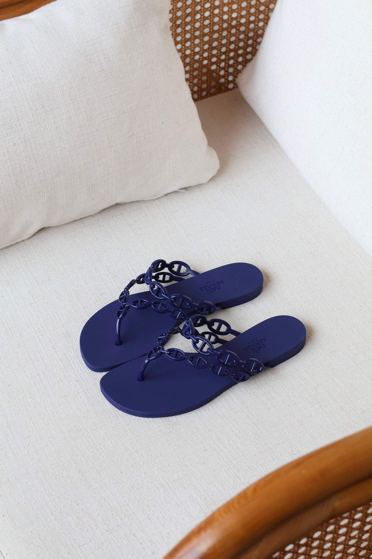 Hermes Island Sandals (Noir)|Master Brand